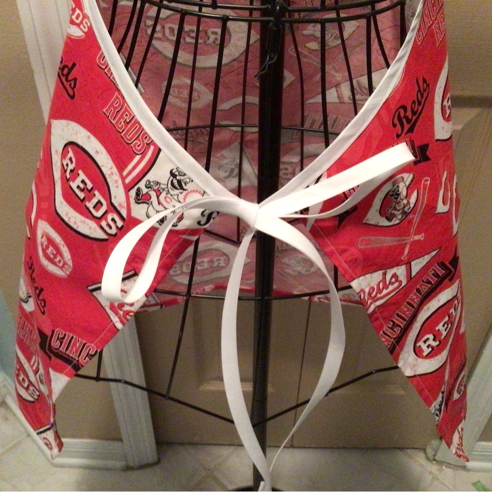 Cincinnati Reds all purpose apron - Picture 5 of 5